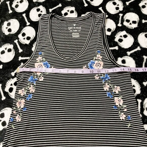 AMERICAN EAGLE Black and white striped floral embroidery tank top ~ XS SMALL tee - Picture 8 of 14